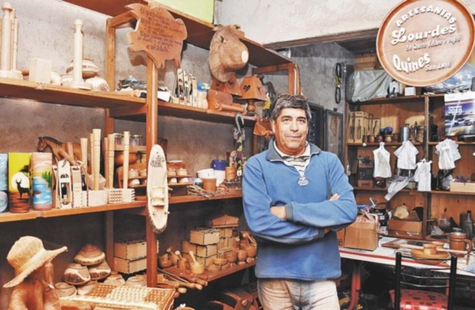 Las artesanías de un puntano que viajan hacia todo el país