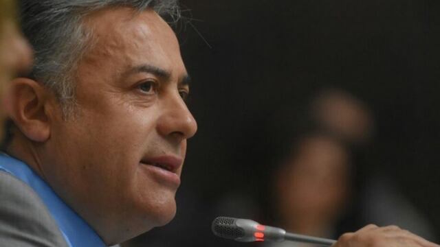 Cornejo aprovechó y pegó: "Pueden aplaudir una" al Frente para la Victoria"