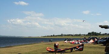 El grave episodio con el entrenador de kitesurf ocurrió en el Lago Los Molinos\u002E