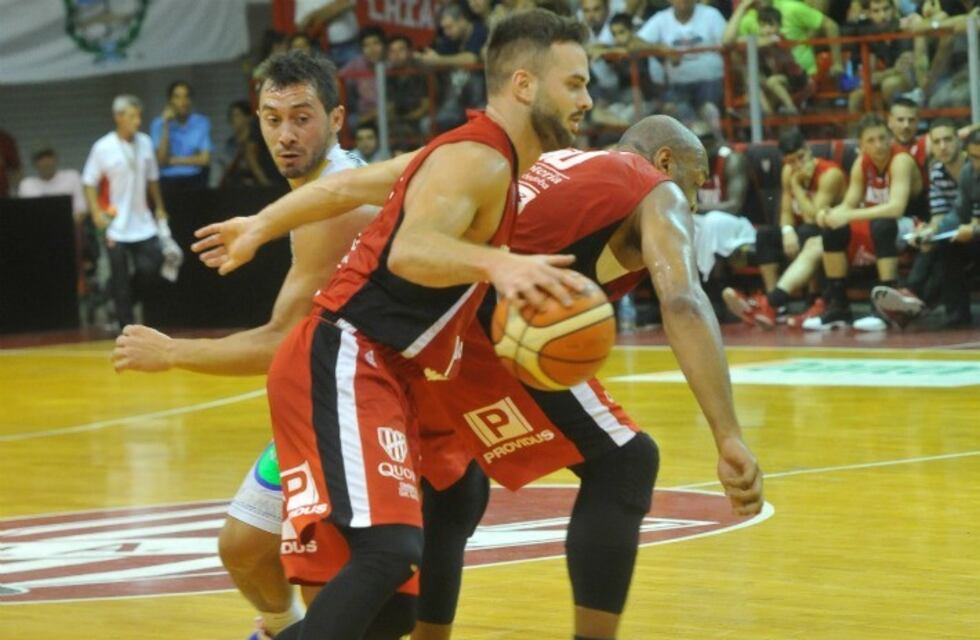 El cordobés Bertone debutó en la caída del Pesaro en el básquetbol italiano