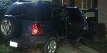 La camioneta chocu00f3 contra una casa.