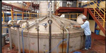 La Universidad Nacional puso a disposición dos tanques para almacenar alcohol medicinal