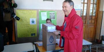 Votó Juan Schiaretti\u002E (Foto: Radio Mitre)