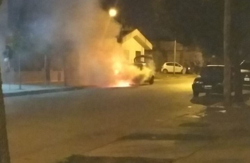 Se prendió fuego un remise en Río Cuarto