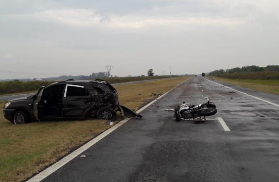 Un motociclista está grave tras un triple choque en la autopista a Santa Fe
