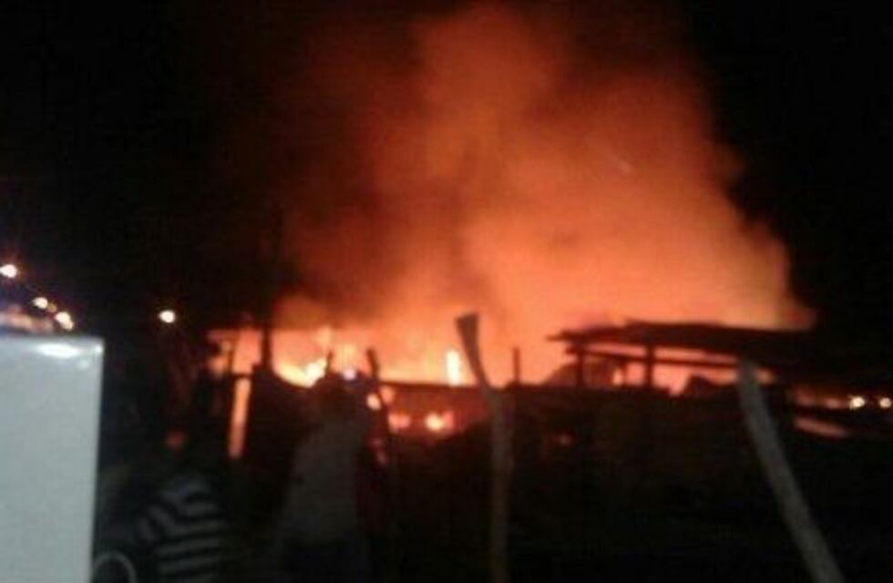 Incendio consume por completo tres viviendas en Guaymallén