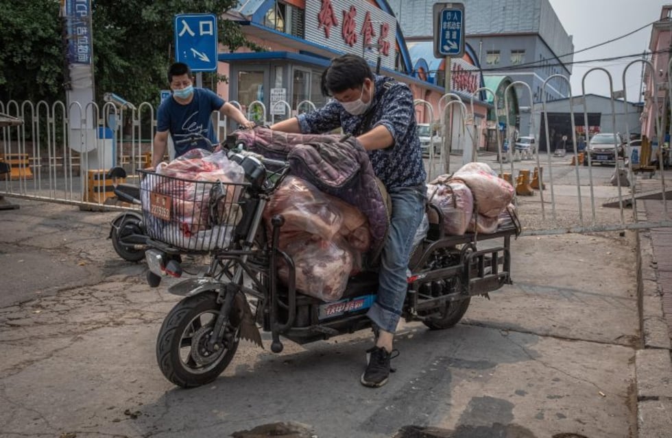Un rebrote de coronavirus en China con foco nuevamente en un mercado de animales