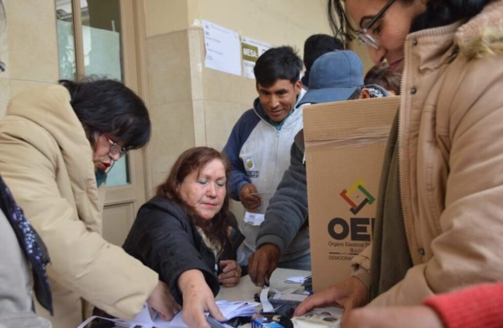 Miles de ciudadanos bolivianos votaron este domingo en Jujuy