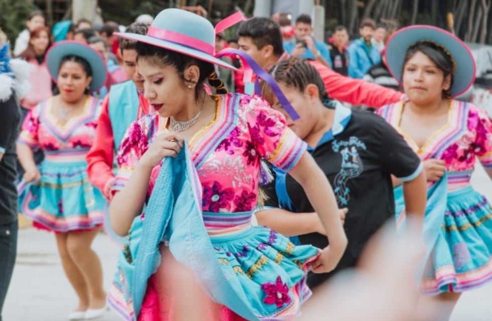 El Carnaval del Fin del Mundo dijo presente en los barrios de la ciudad