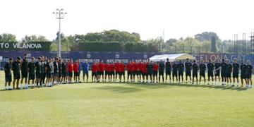 Minuto de silencio del Barcelona en memoria de las víctimas de los atentados en la ciudad catalana\u002E