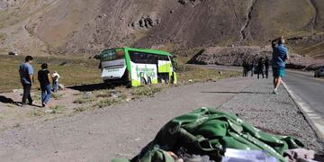 Micro volcado en Cuesta de los Terneros San Rafael arrojó un saldo de 15 muertos\u002E En su mayoría niños\u002E