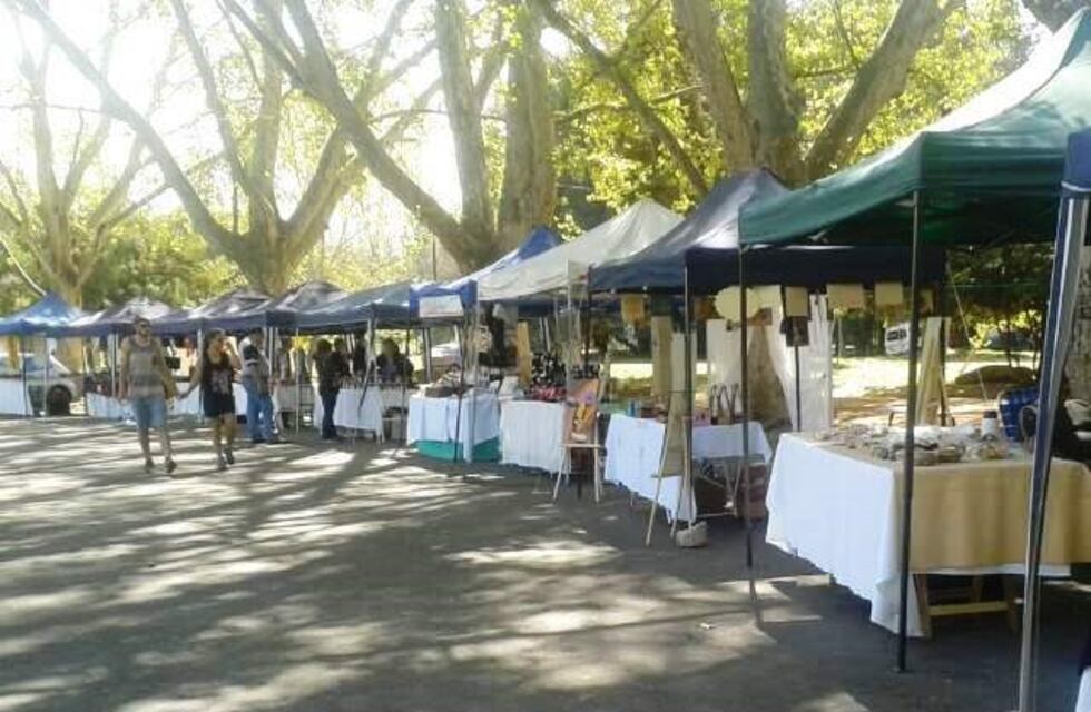 Por las remodelaciones en el Parque San Martín, trasladaron a los artesanos