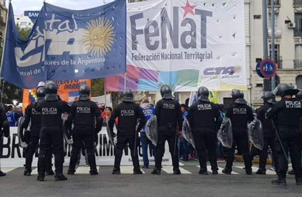 Manifestantes levantaron una protesta frente a Desarrollo Social con la promesa de una reunión