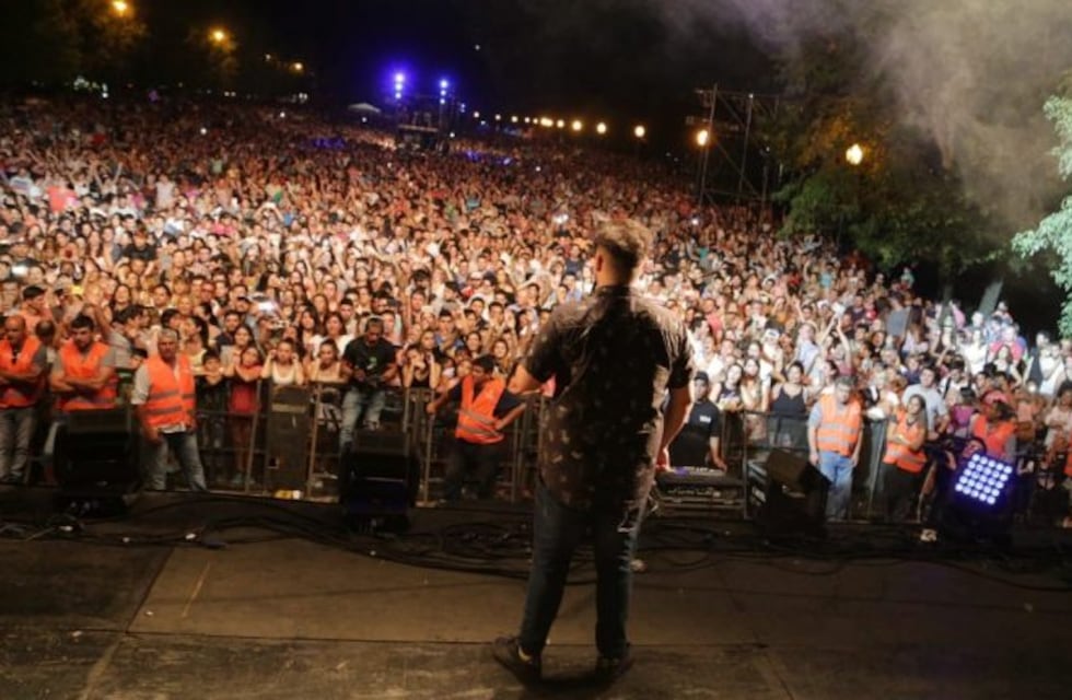 30 mil personas bailaron al ritmo de "Los Totora" en la segunda noche del Festival del pescado y vino Entrerriano