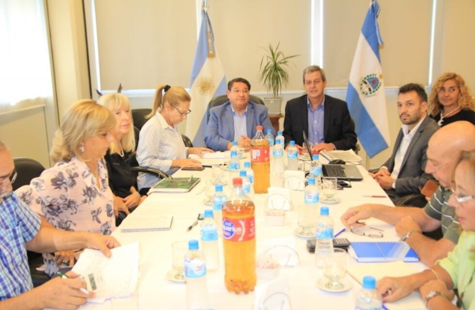 Gobierno y estatales acordaron un aumento del 27% más cláusula gatillo