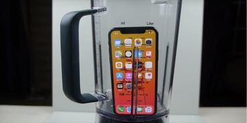 Un iPhone X en la licuadora (Web)