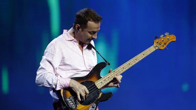 CH18. VIu00d1A DEL MAR (CHILE), 25/02/2015.- El artista argentino Pedro Aznar durante su actuaciu00f3n, hoy 25 de febrero de 2015, en el recinto de la Quinta Vergara en el marco de la 56u00aa ediciu00f3n del Festival Internacional de la Canciu00f3n de Viu00f1a del Mar 2015, en V