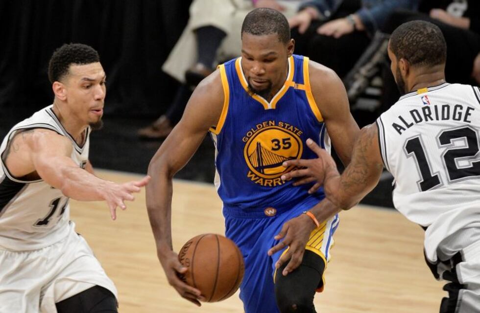 San Antonio volvió a perder y está a una derrota de quedar eliminados por Golden State