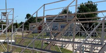 Tribuna rígida que se utiliza en el Festival Nacional de Folklore en el Agua de Villa del Rosario