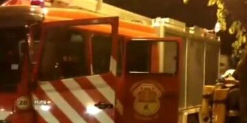Momento de asistencia del incendio en el Hospital (Bomberos Voluntarios Jesús María)
