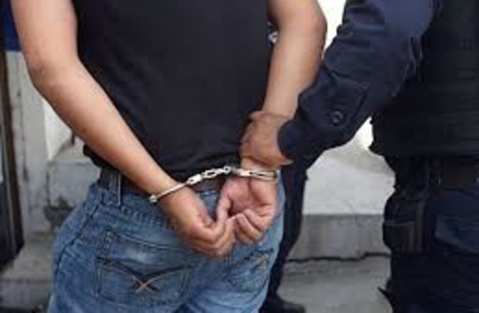 Le dio una feroz paliza a su padre y lo mató