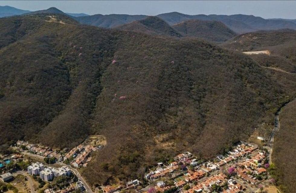 Sigue la polémica por la construcción de un hotel en Tres Cerritos