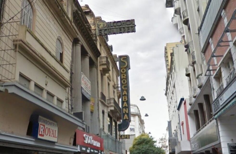 Los tradicionales carteles que van camino a despedirse del centro