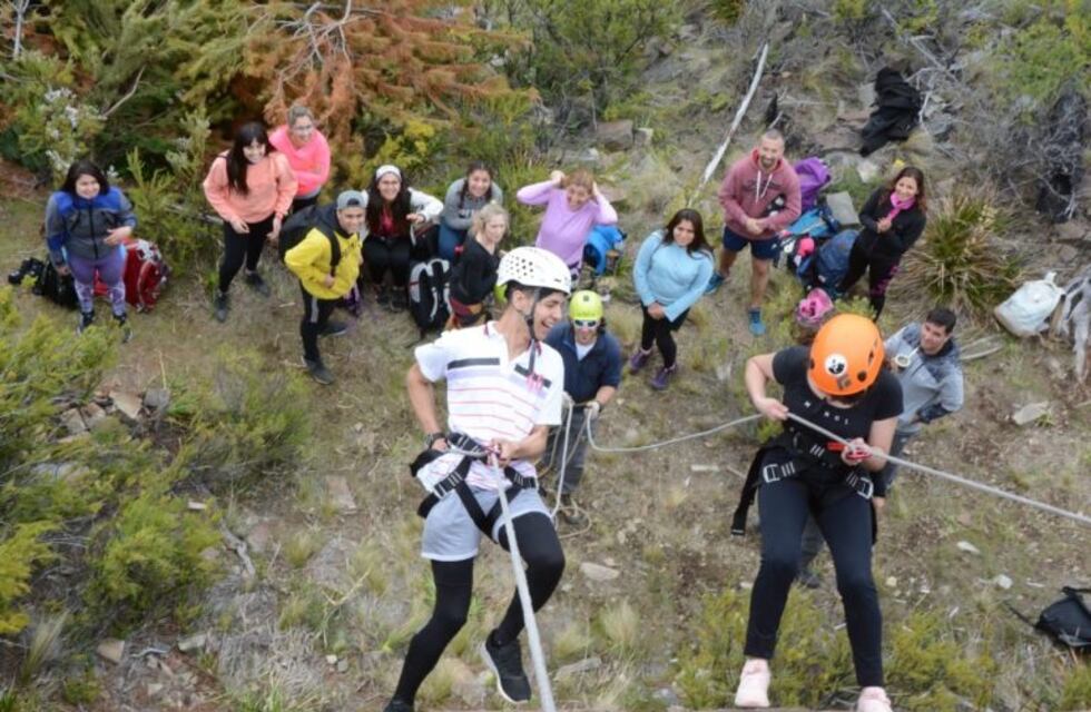 Un centenar de estudiantes participaron del 2º Encuentro Provincial de Montañismo