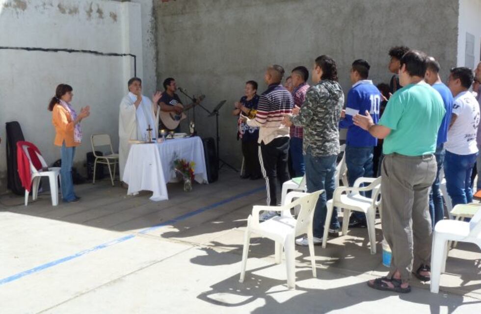 Tres internos de la Alcaidía reciben Primera Comunión