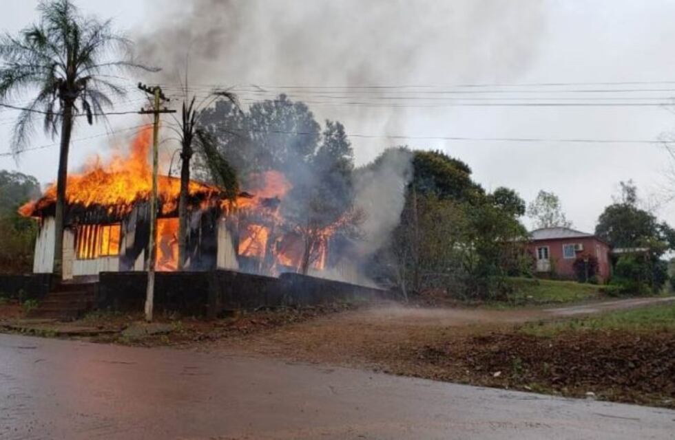 Un incendio destruyó el edificio del Concejo Deliberante de Colonia Aurora