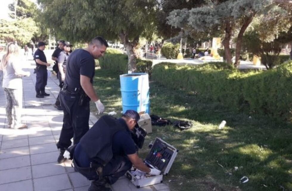 Encontraron un feto en el interior de una mochila en la costanera