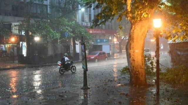 Fuerte lluvia se precipitó en Mendoza\u002E