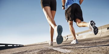 Hacer ejercicio te hace más feliz que ganar mucho dinero