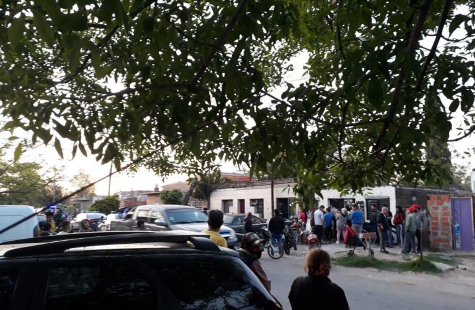 Un hombre fue asesinado a balazos en la puerta de su casa