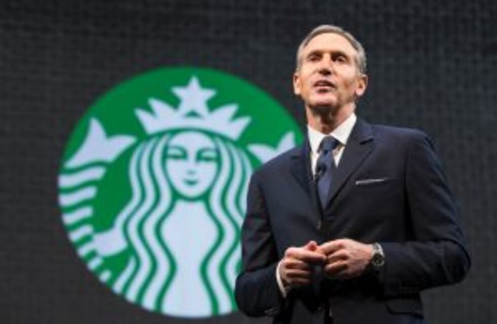 Tras el freno de Trump a la inmigración, Starbucks contratará a 10 mil refugiados