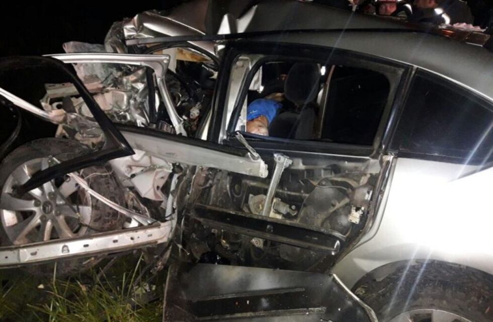 Auto se despistó en la Ruta 8 y su conductora murió en el acto