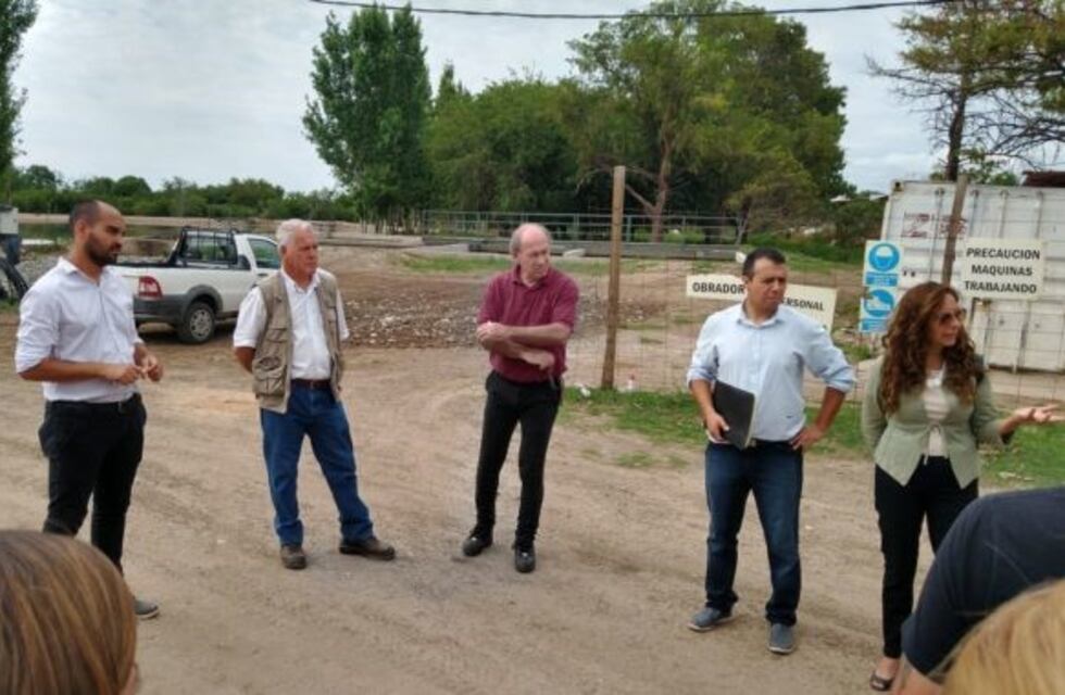 Arroyo Chicamtoltina, vecinos y funcionarios visitaron las lagunas sanitarias