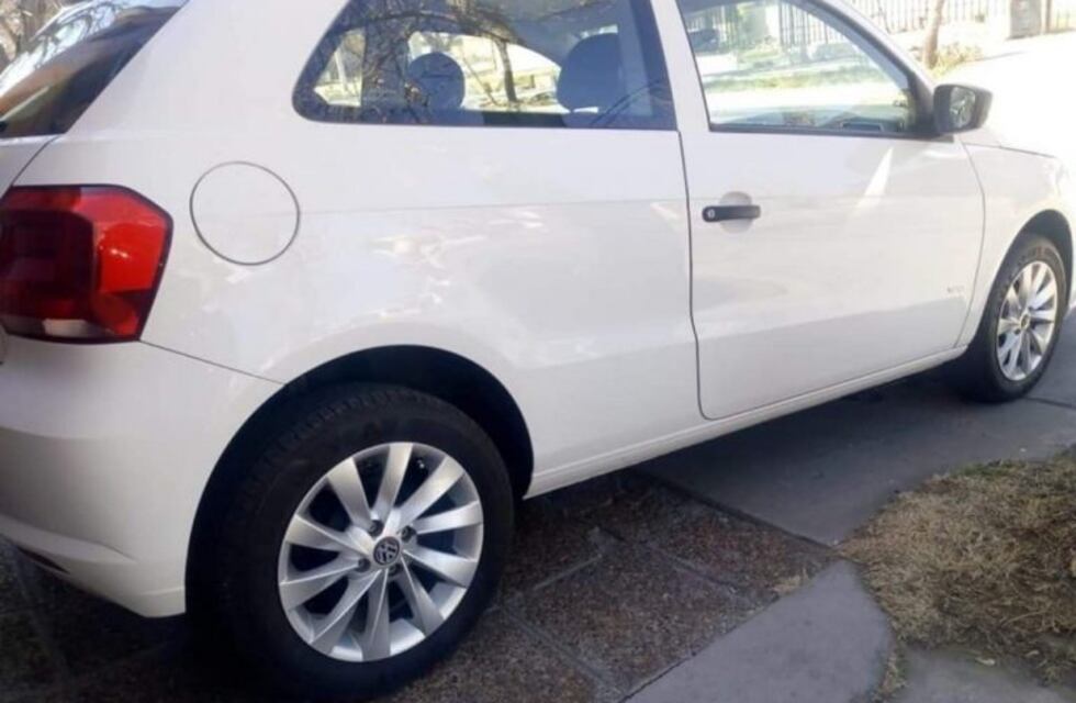 Robaron un auto a punta de pistola