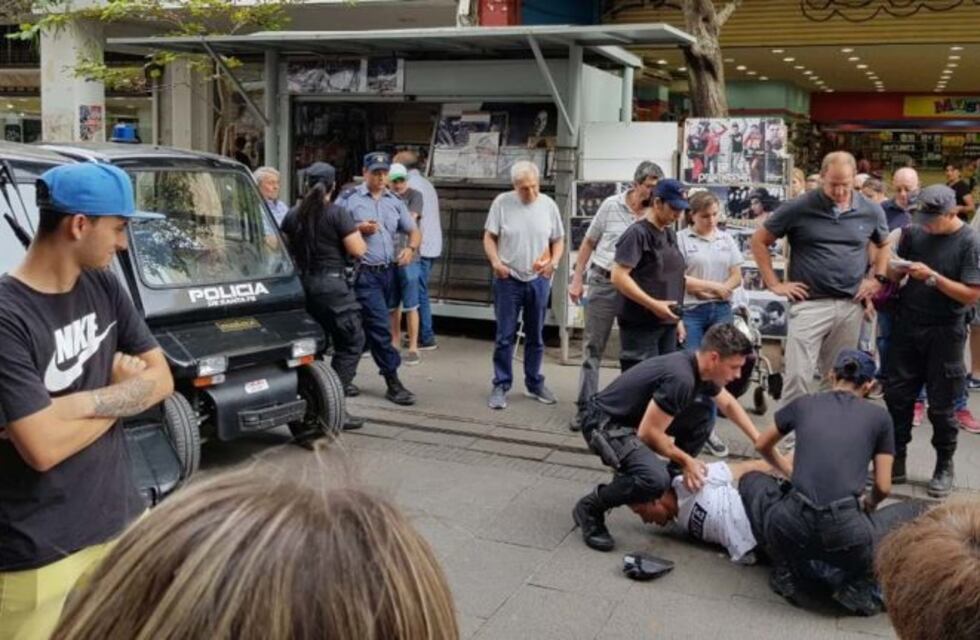 Robó en plena peatonal, lo persiguió la policía y lo detuvieron