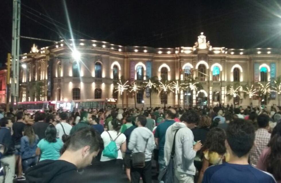 En Córdoba, cacerolazo en el Patio Olmos contra la Reforma Previsional