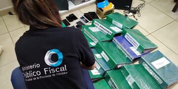 El Ministerio Público Fiscal lleva a cabo allanamientos  para dar con el exgerente de la entidad\u002E