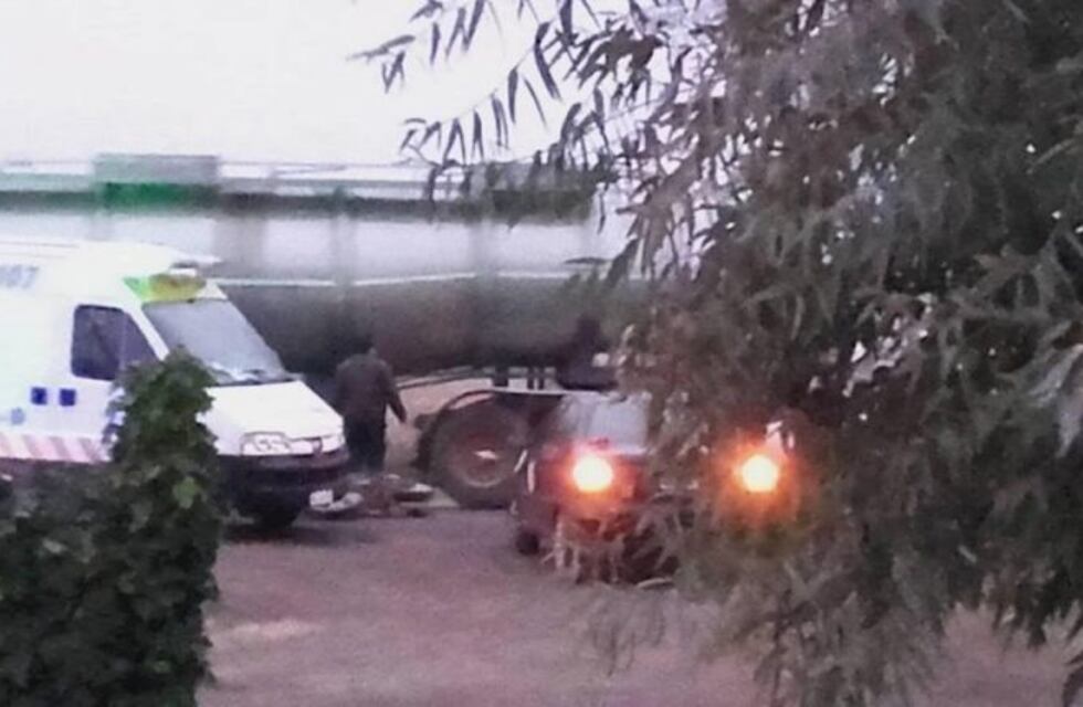 Un remis y una moto chocaron a la altura del Club 15 de Agosto: hay heridos