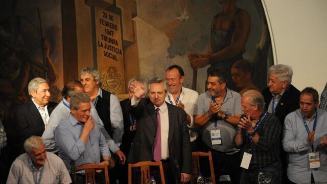 Alberto Fernández en un plenario con la CGT. (Clarín)