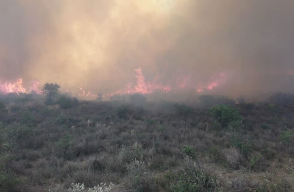 El incendio en las sierras de Córdoba se habría iniciado por un rayo