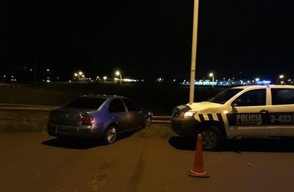 Delincuentes robaron un Bora en el centro y lo terminaron chocando en Acceso Sur