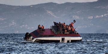 Murieron 12 personas ahogadas al hundirse una embarcación en el mar Egeo