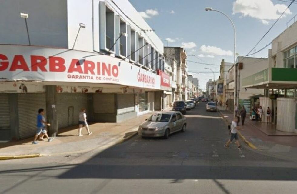 Una pareja fue detenida tras arrebatarle el celular a una menor en la calle