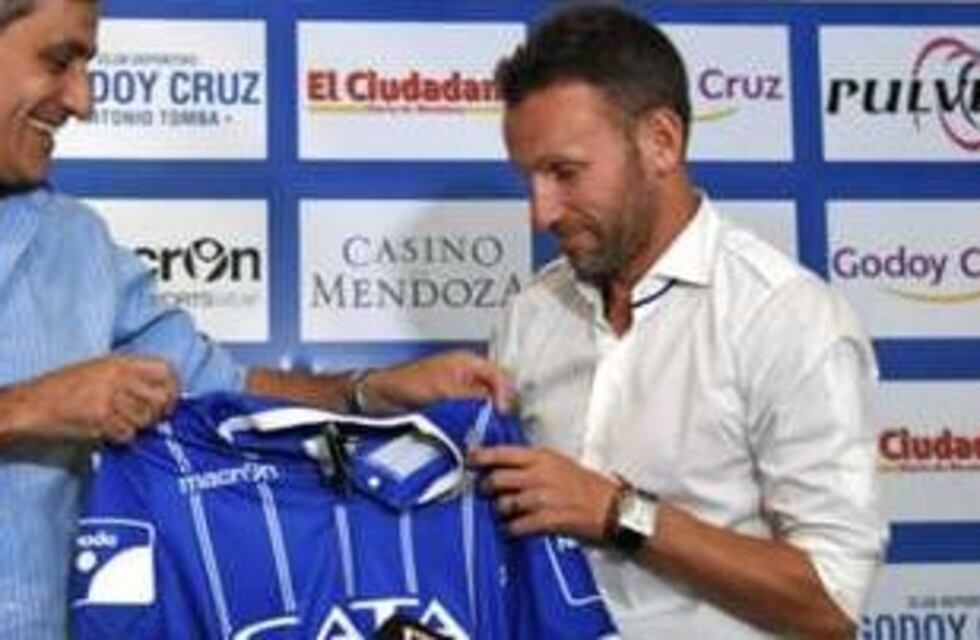 José Mansur: "No descartamos jugar con juveniles ante Central"