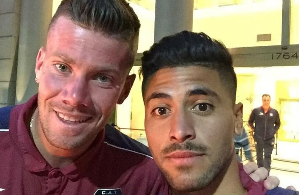 Gesto que emociona: Herrera y Godoy almorzaron con un chico que vende en la calle