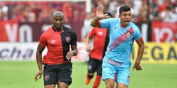 Newell's enfrenta a Arsenal\u002E(Alejandro Guerrero)
